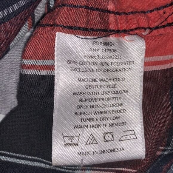 Levis Mens Red/Black Plaid Short Sleeve Button-Up Shirt Size M - Picture 2 of 10